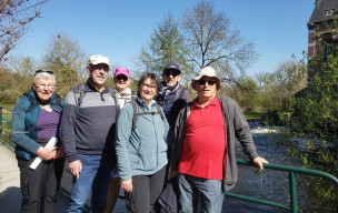 Préparation de la marche du lundi 16 juin 2025 pour la journée pique-nique à Châteaudun :  repérage du circuit par les animateurs.