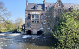 Préparation de la marche du lundi 16 juin 2025 pour la journée pique-nique à Châteaudun :  repérage du circuit par les animateurs.